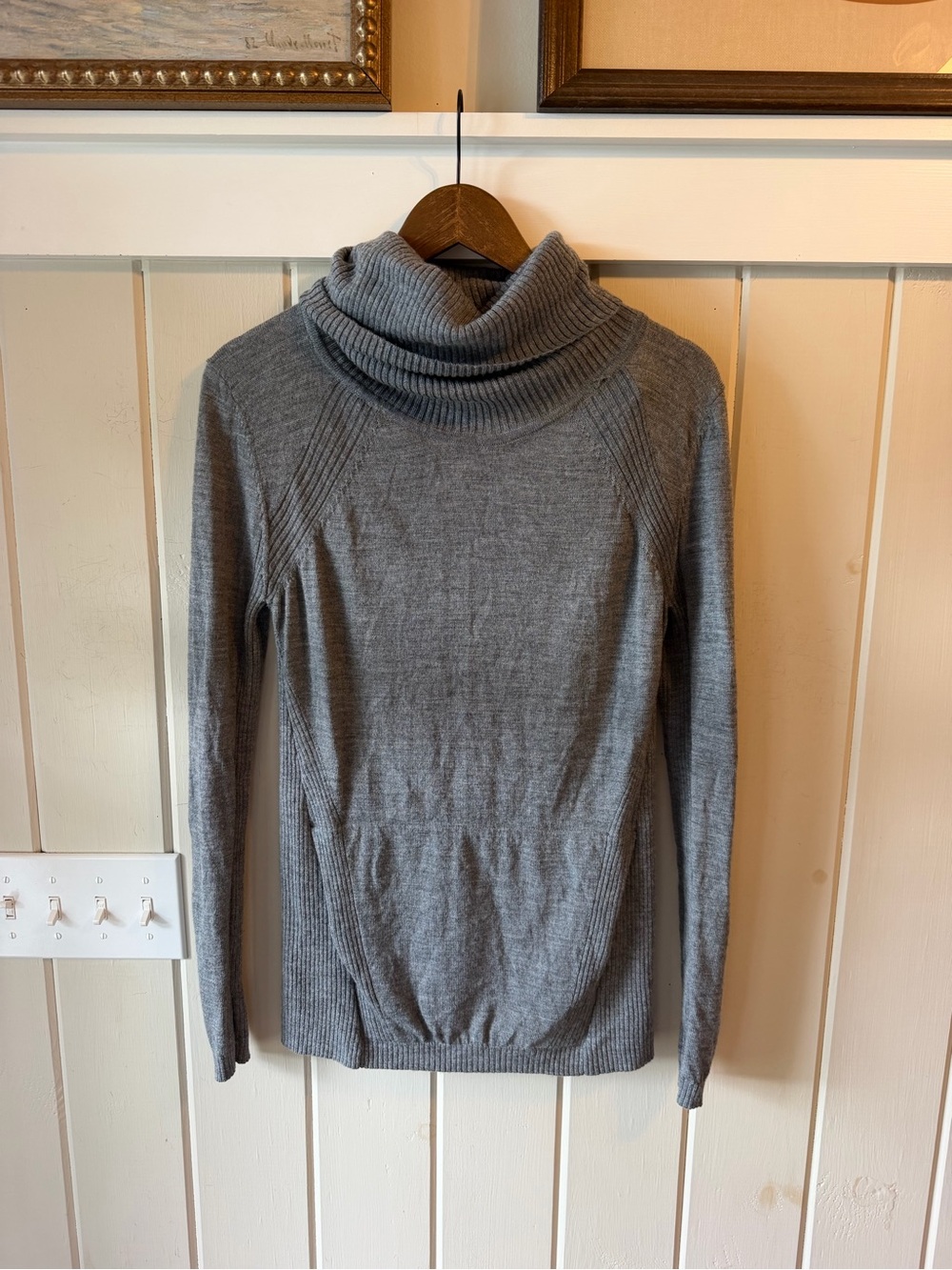 lululemon Gray Cowl Neck Ribbed Athletic Sweater w/ Pockets, Size 6, EUC